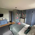 Artiz Bed & Breakfast 3*