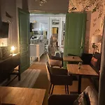 Artiz Bed & Breakfast 3*